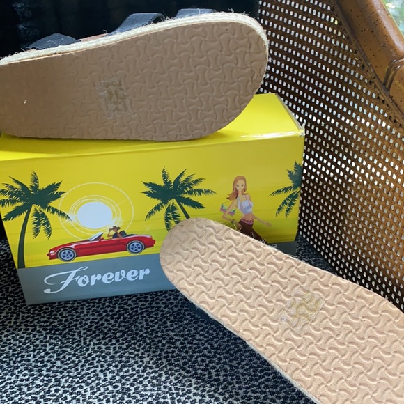 Sandals - Picture 2 of 4